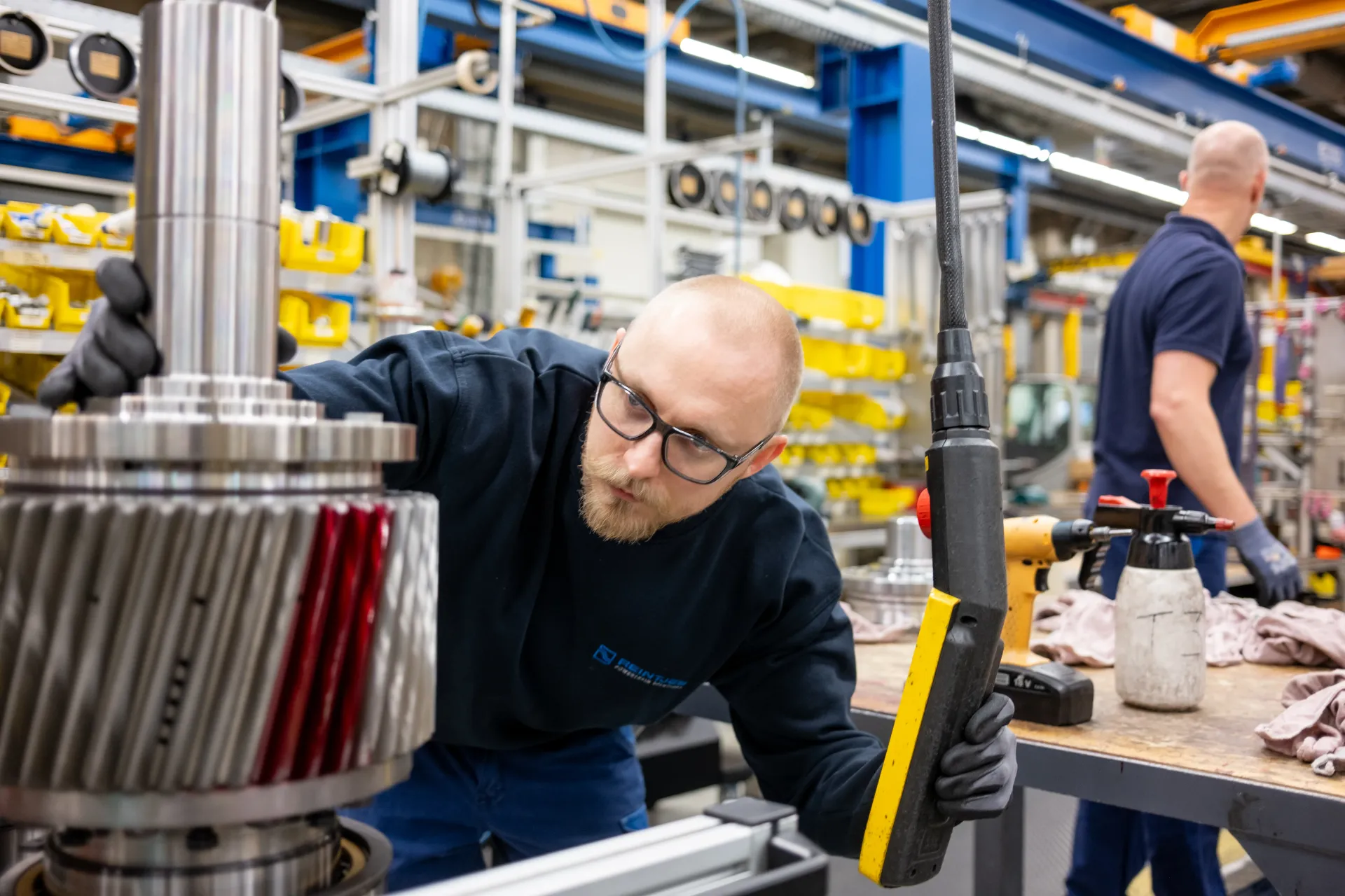 Reintjes Schiffsgetriebe GmbH — Tiefgang statt Oberfläche — Industrie mit Seele zeigen